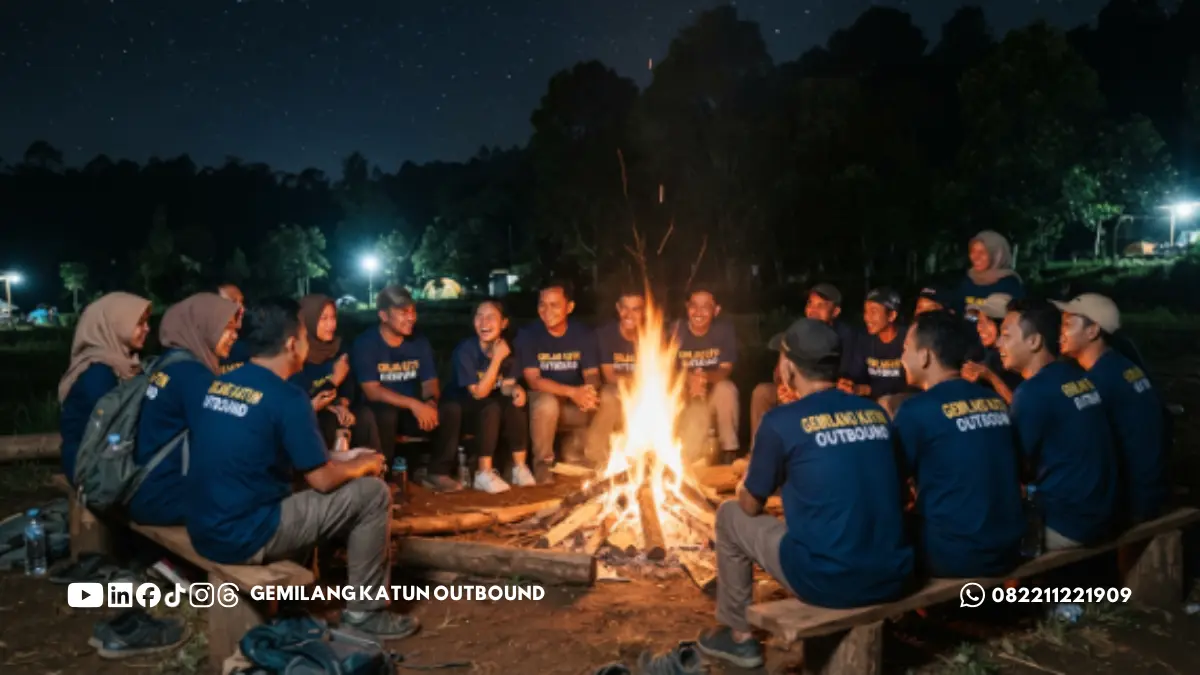 Sesi malam api unggun dalam program outbound Malang 2 hari 1 malam