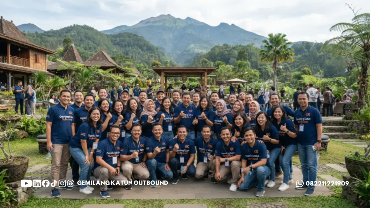 Tim Karyawan Perusahaan Mengikuti Sesi Gathering Outbound di Malang