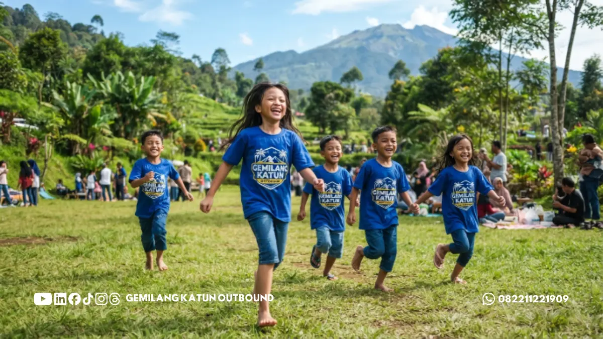 Anak-anak bermain saat acara family gathering di Batu