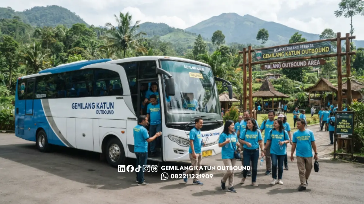 bus rombongan di tempat outbound Malang