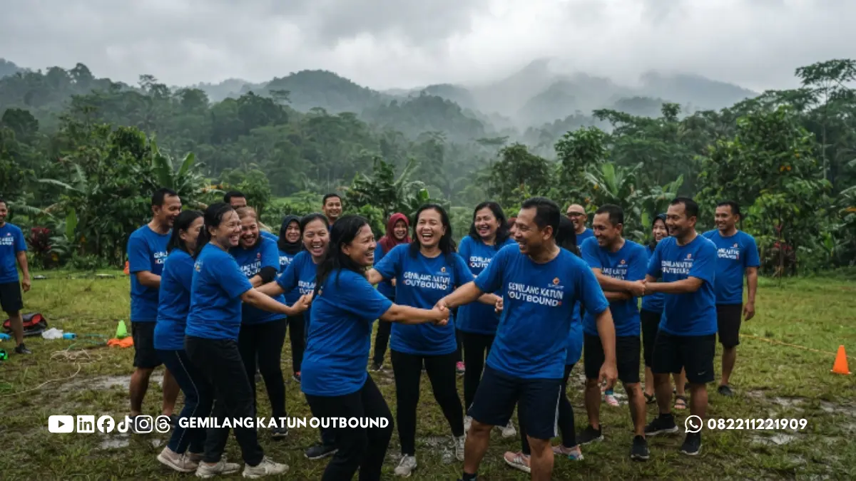peserta outbound di venue Malang saat cuaca mendung